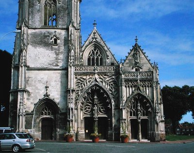 Nádherná kružba kolem západního portálu od French School